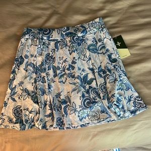 Heirloom Floral 16 Inch On Par Golf Skirt
Tnuck Sport